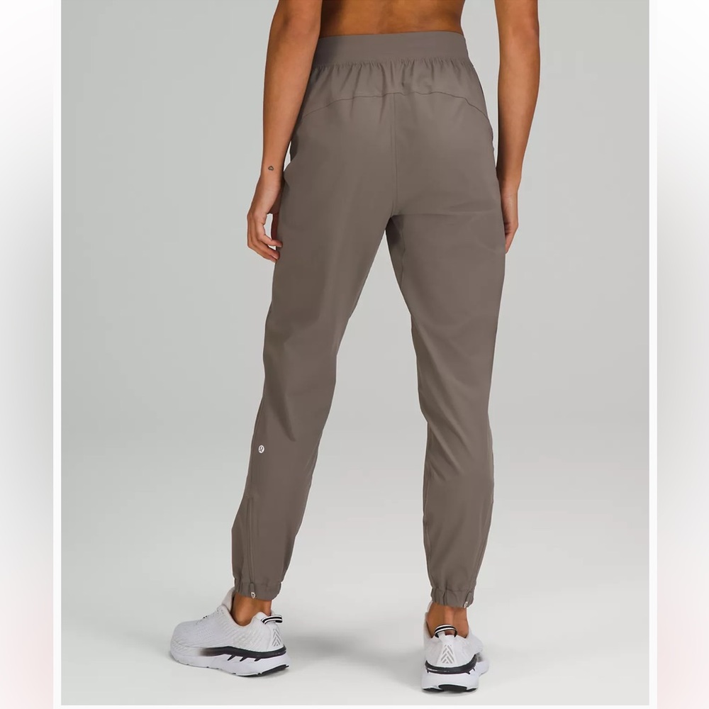 Adapted State High-Rise Jogger
Full Length rover color size 4 Lululemon